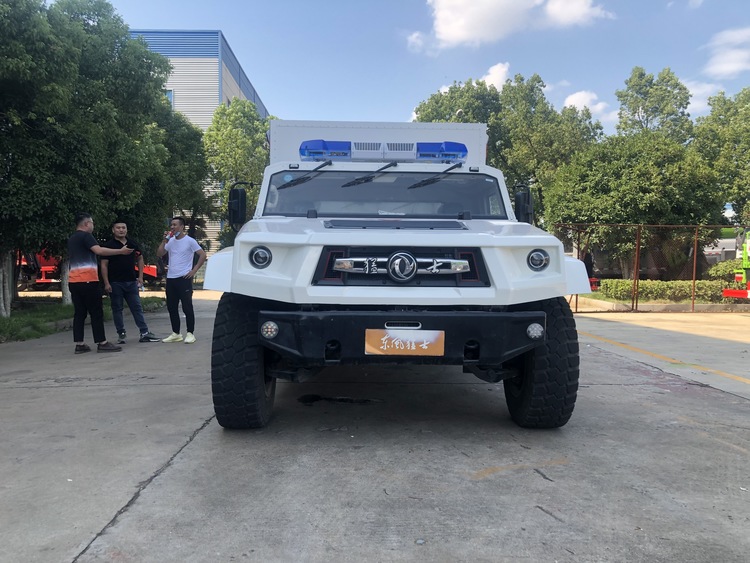 东风猛士越野救护车