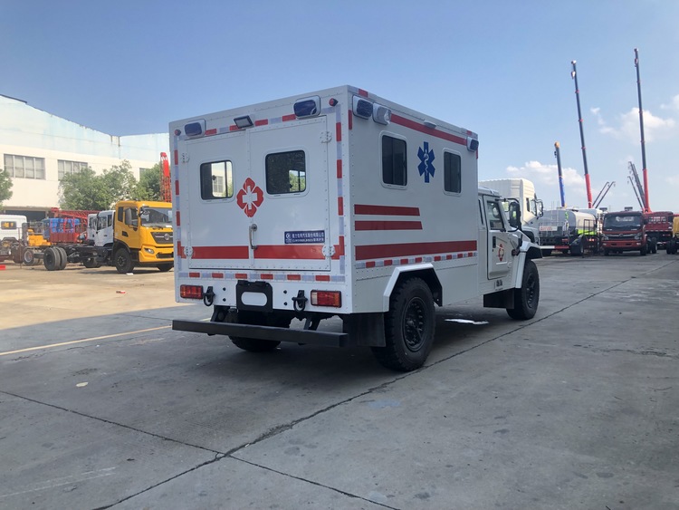 东风猛士越野救护车