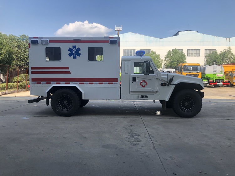 东风猛士越野救护车