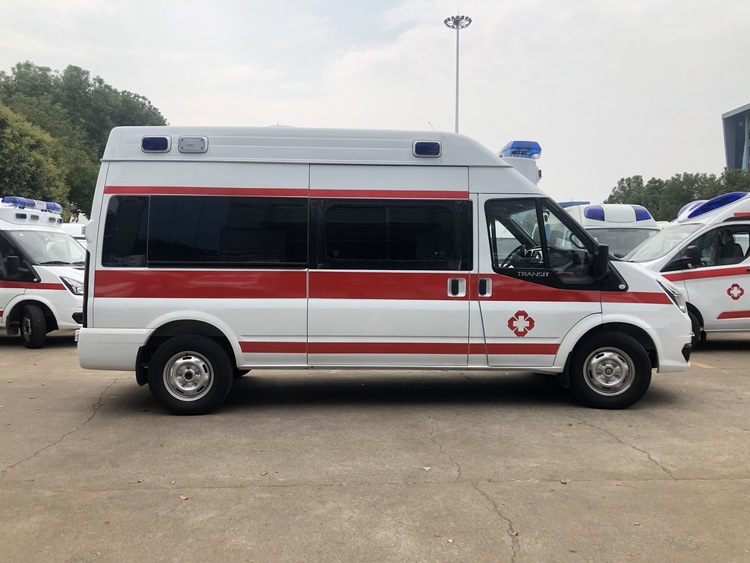 福特V348长轴高顶救护车