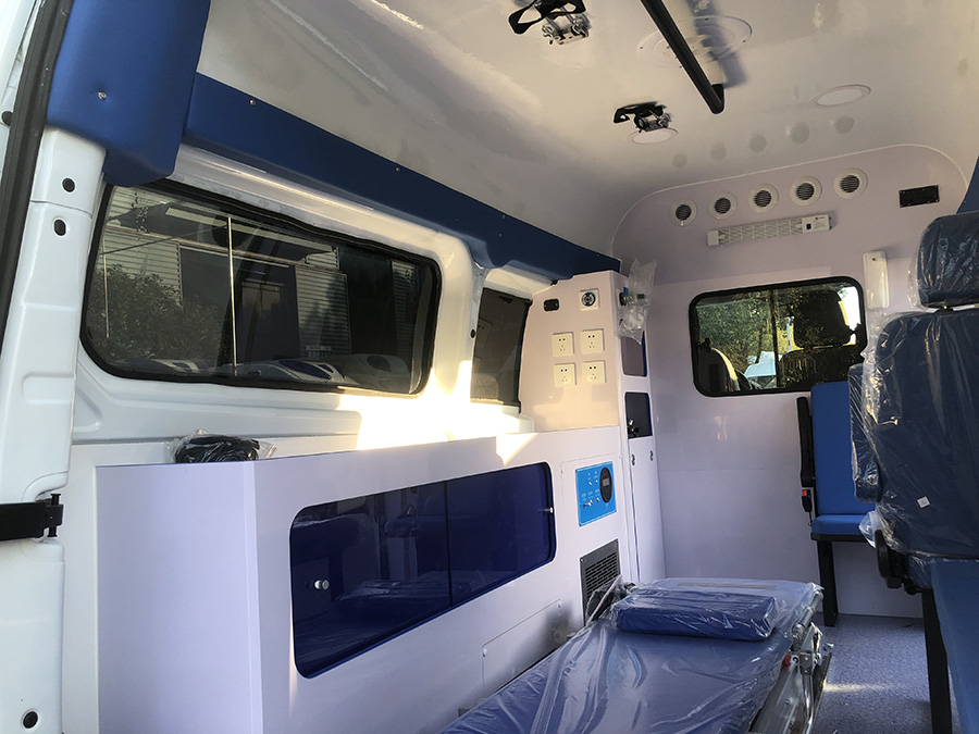 福特新全顺V362转运型救护车