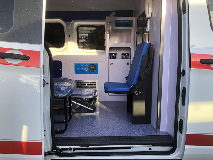 福特新全顺V362转运型救护车