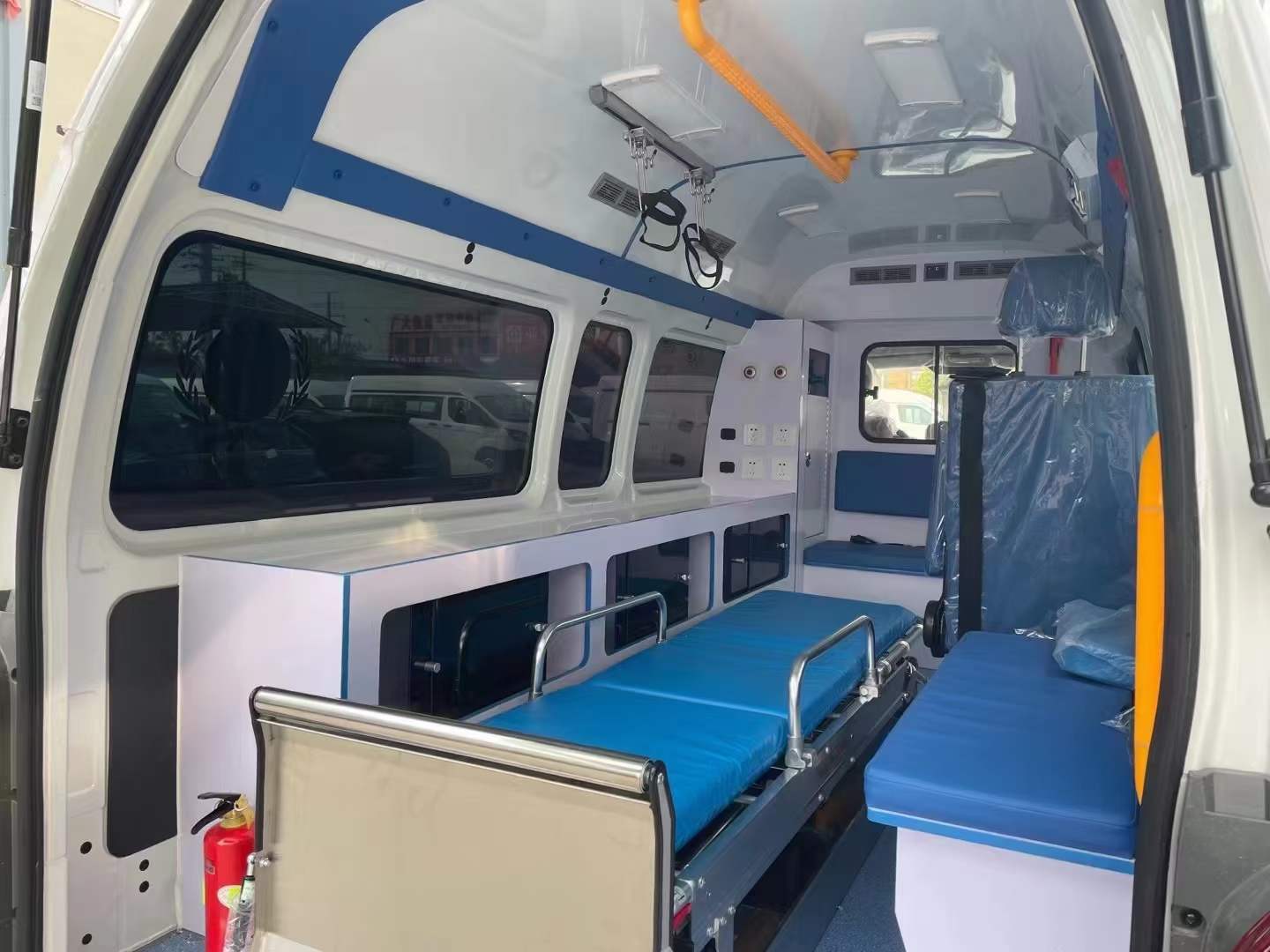 福田风景G7监护型救护车