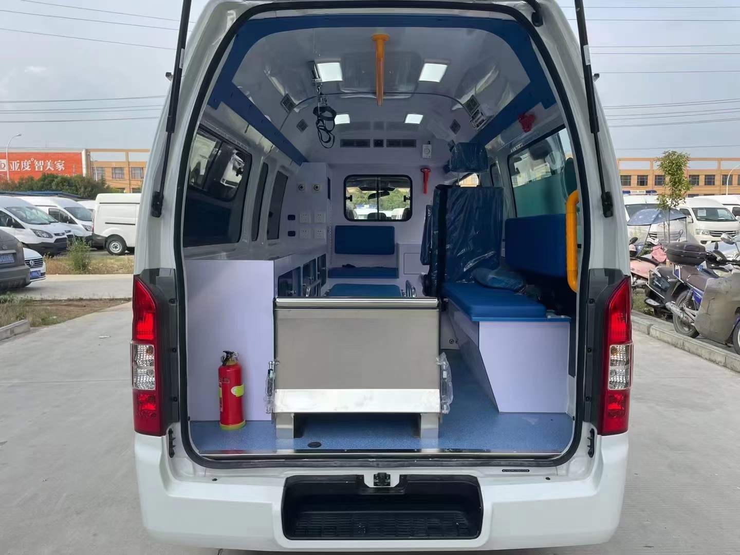 福田风景G7监护型救护车