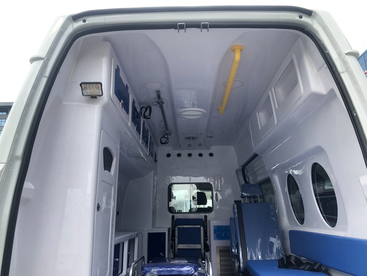 江铃福特V348监护型高顶救护车