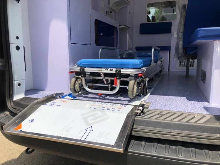 江铃福特V362【柴油版】救护车