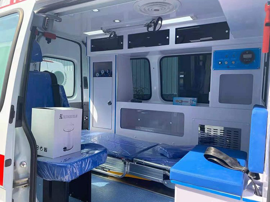 江铃特顺短轴监护型救护车