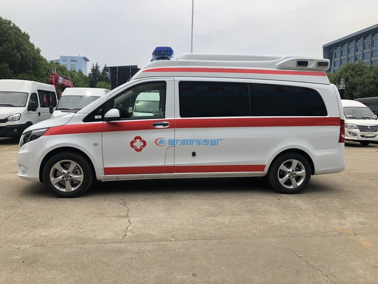 奔驰威霆监护型救护车
