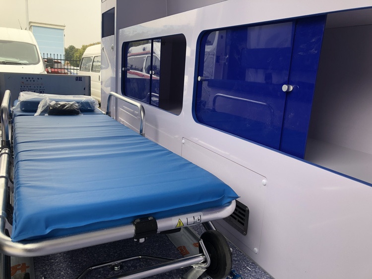依维柯欧胜监护型救护车